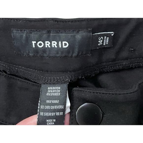 Torrid Stretch Flat Front Pockets Black Pants Size 14S Dark Academia Modern Goth - Picture 3 of 8